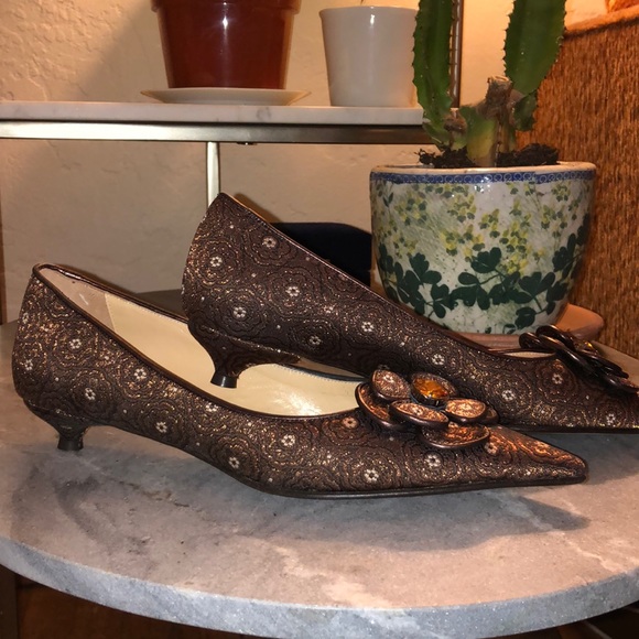 Isaac Mizrahi Violet Brocade Pumps - Picture 5 of 7